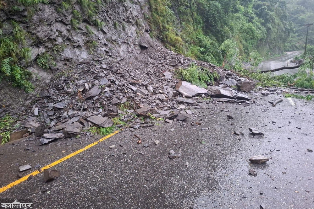 Landslides on various sections of 80 highways across the country