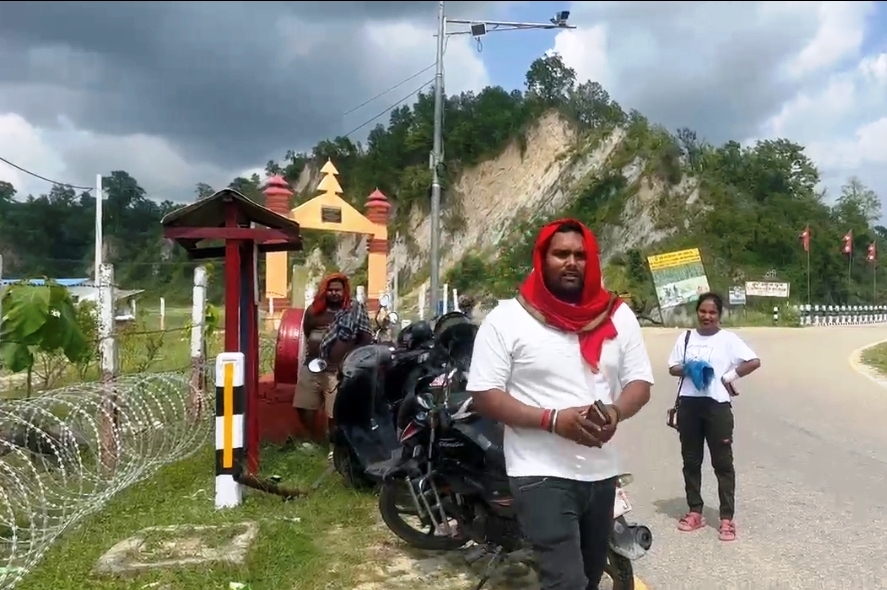 Hundreds of Indian tourists stranded at the border due to clashes at Thori border crossing