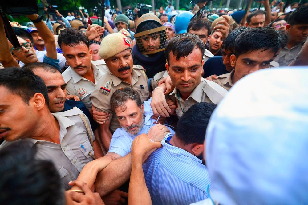 Opposition parties also take to the streets in support of the youth movement in India