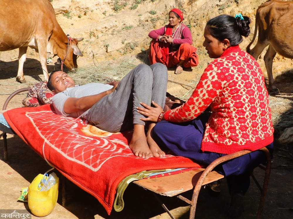 ‘घरमा भोकै बस्नुपरेपछि माइतीको सहारामा आयौं’