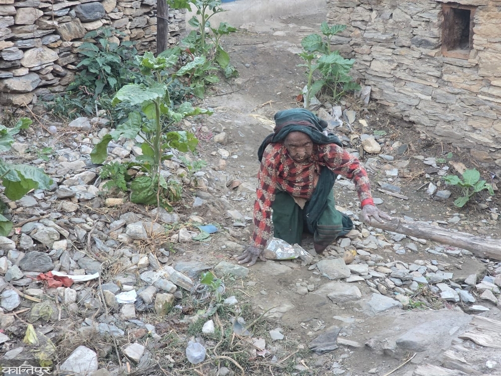 ‘न भोलि खानलाई अन्न छ, न त फेरफार गर्न लुगा नै’