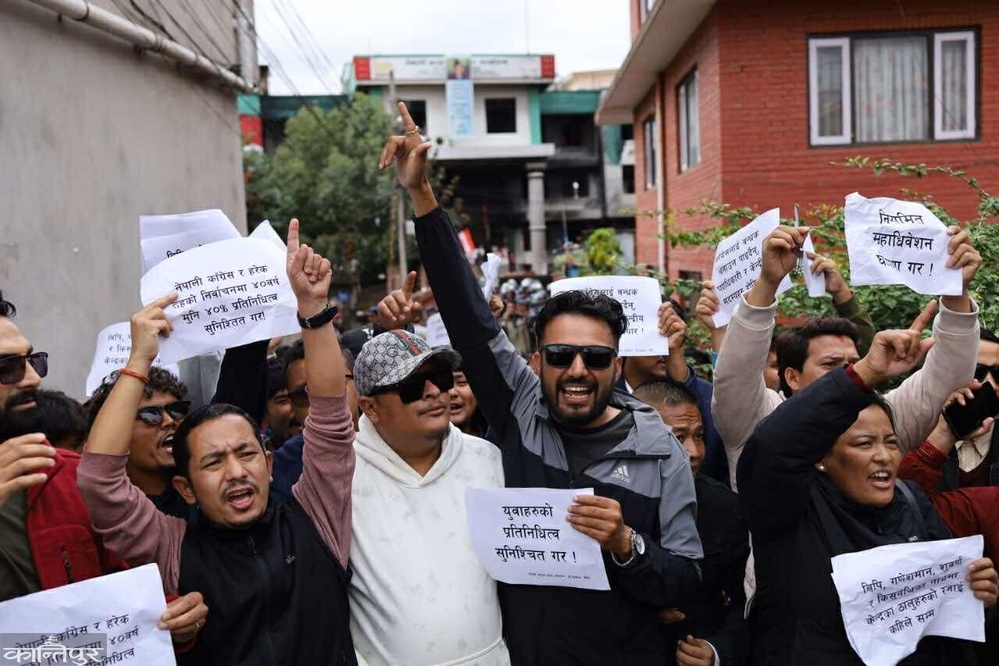 कांग्रेस केन्द्रीय समिति बैठक फेरि स्थगित, कार्यालयमा नेविसंघले लगायो ताला