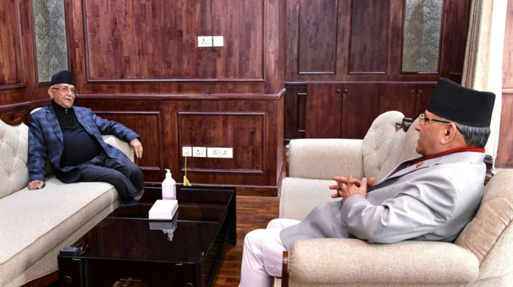 ओली र दाहालको सुरक्षार्थ खटाइएका मापदण्डविपरीतका सुरक्षाकर्मीलाई गृहले बोलायो फिर्ता