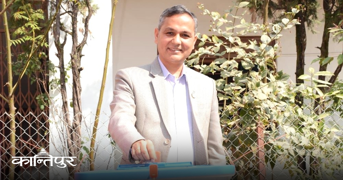 गृहमन्त्री अर्यालले गरे मतदान