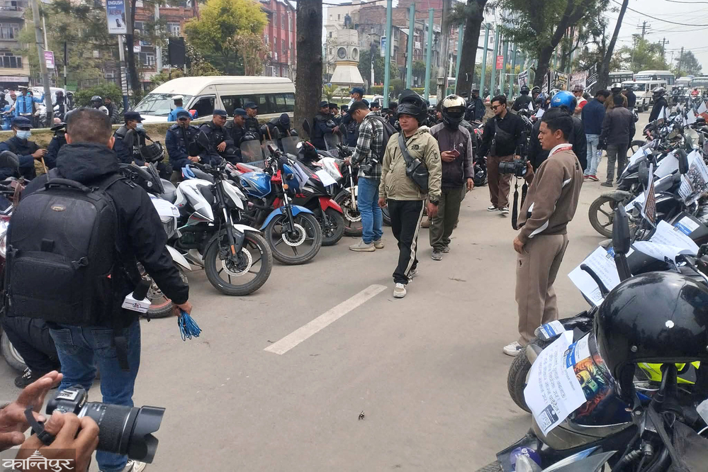 राइड सेयरिङ कम्पनीविरुद्ध चालकहरू आन्दोलनमा [तस्बिरहरू]