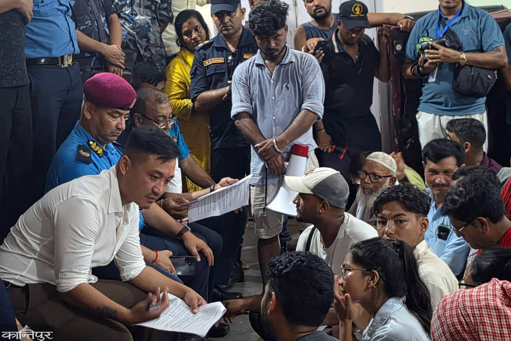 मिटरब्याजपीडित र गृहमन्त्रीबीच निजगढमा पुन: वार्ता सुरु