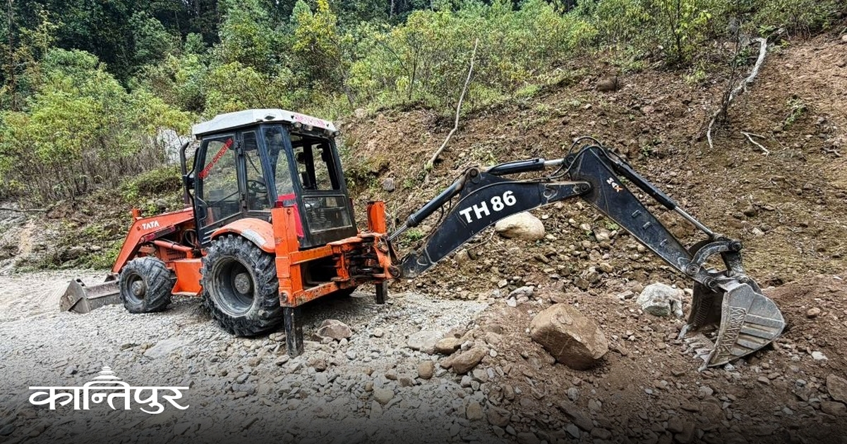 कैलालीको चुरे फेदमा अवैध उत्खनन्, सवारीसाधनसहित ५ जना नियन्त्रणमा