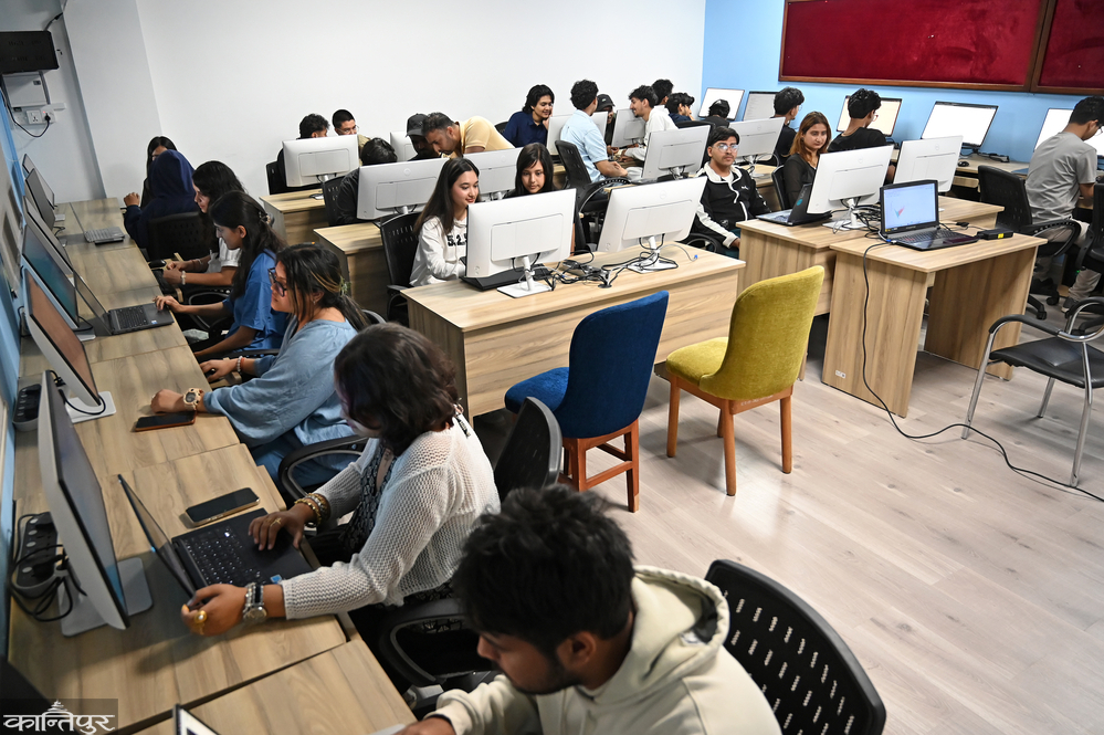 कार्यकक्षमा एआई क्रान्ति, कक्षाकोठामा सुस्त