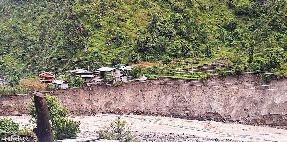 भूकम्पले मुहान सुक्दा लोङाटा झरेका १० परिवार बाढीले फेरि विस्थापित