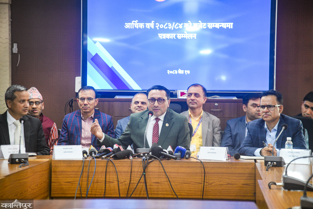 ऊर्जा पूर्वाधारमा लगानी बढाउन बिजुलीमा ५ प्रतिशत भ्याट लगाइएको अर्थमन्त्रीको दाबी