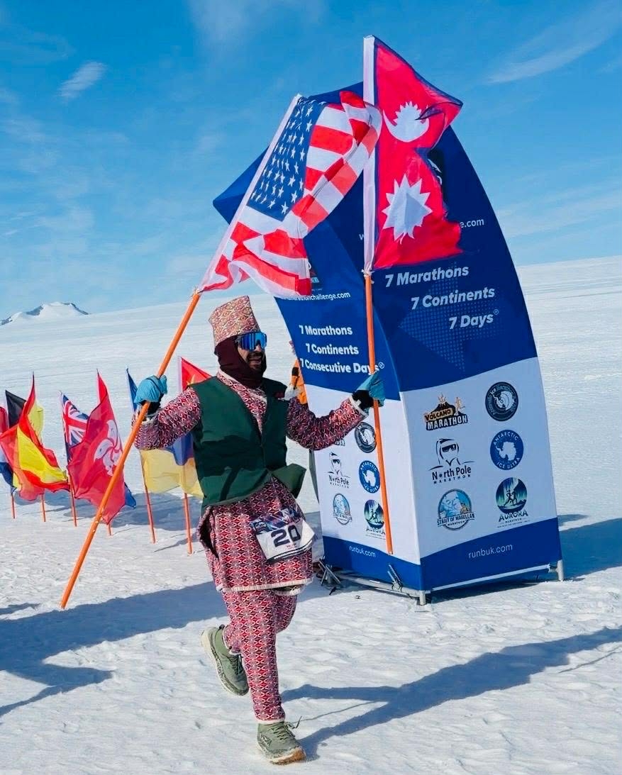 Record-breaking run in Antarctica's snow in shorts