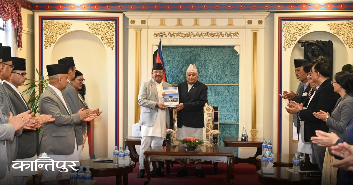 आयोगले राष्ट्रपति पौडेललाई बुझायो निर्वाचन प्रतिवेदन
