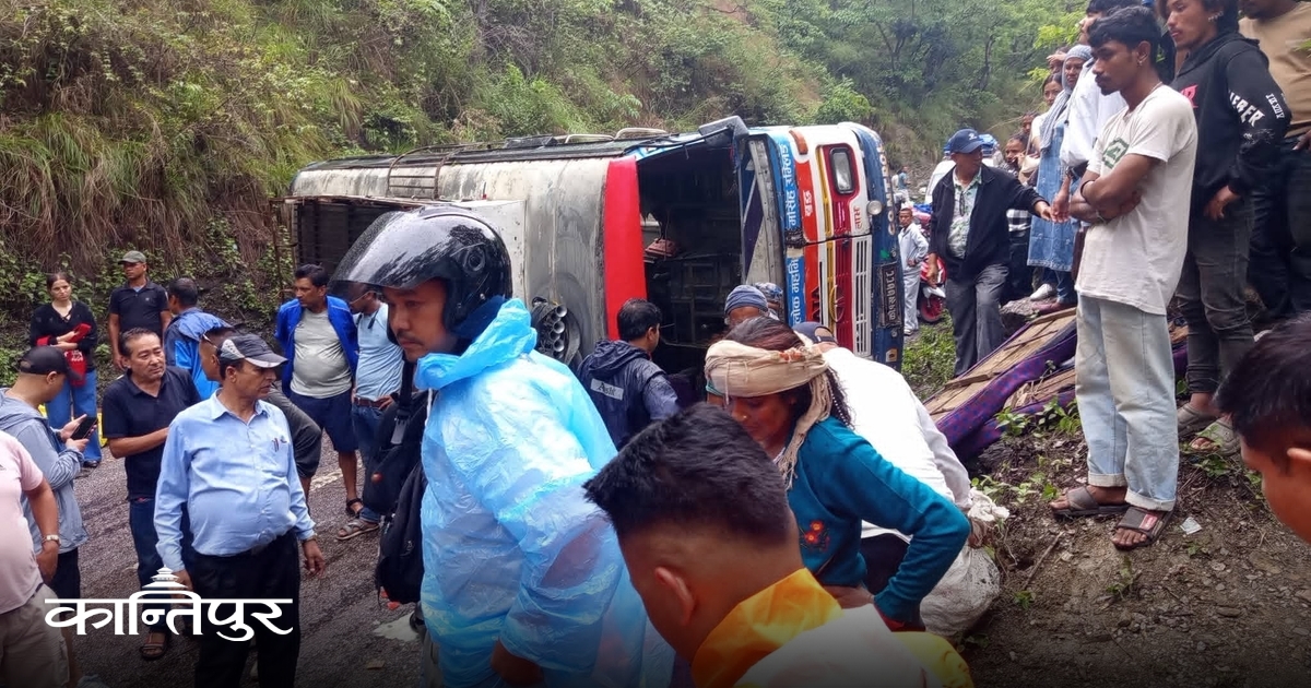 धनकुटाको च्याङच्याङबारीमा बस दुर्घटना, १० जना घाइते