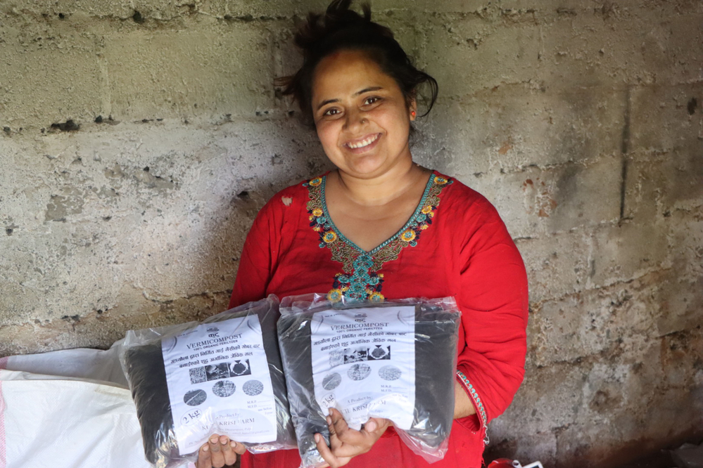 The government failed to provide fertilizer; farmers are arrested if they bring it themselves