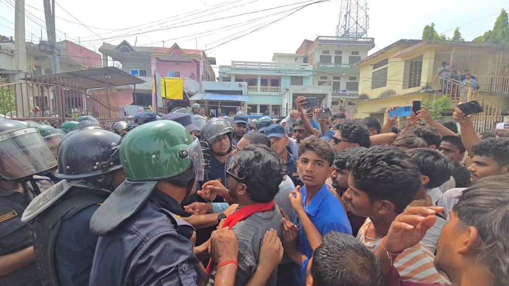District Administration Office surrounded over mobile phone destruction incident in Siraha