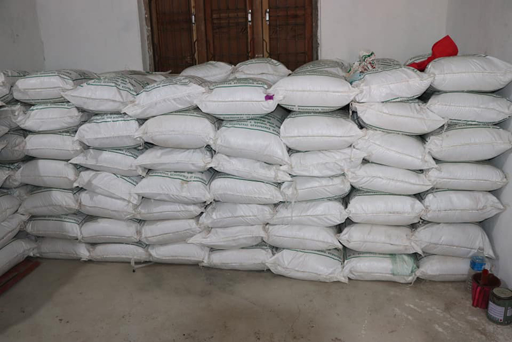 The government failed to provide fertilizer; farmers are arrested if they bring it themselves