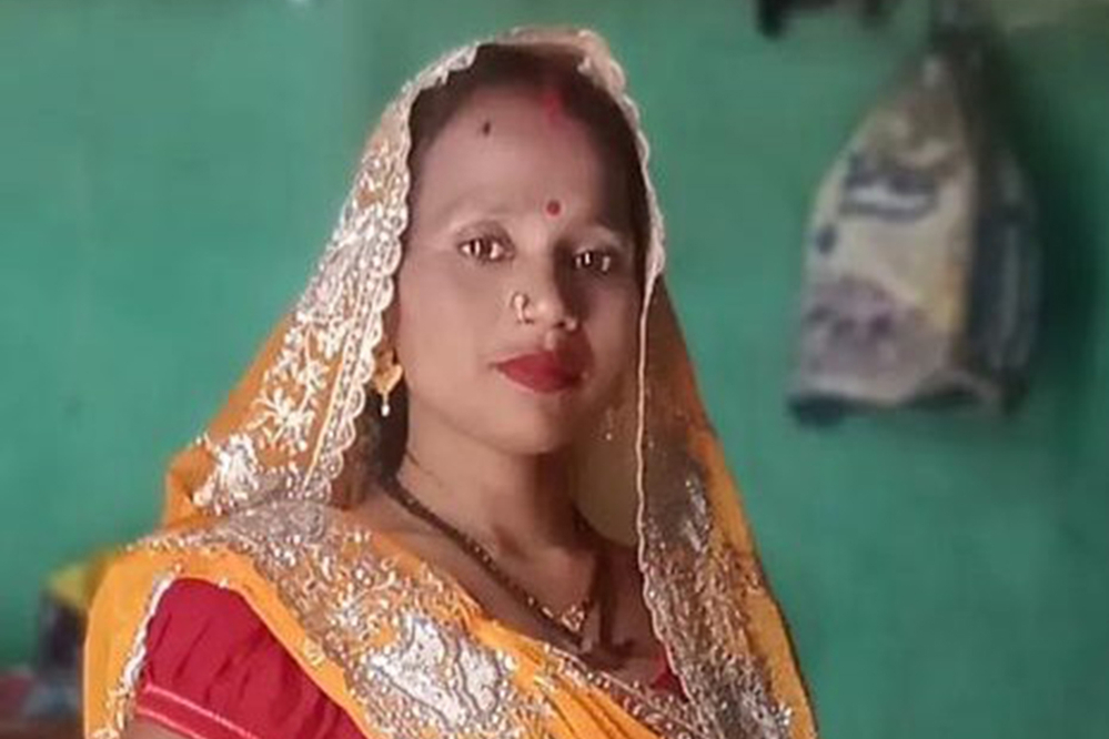 आमाको तस्बिर नियाल्दै न्याय पर्खिरहेकी छिन् काजल 