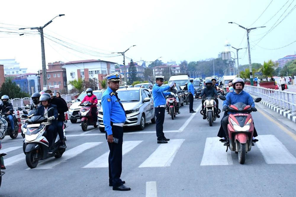 पेट्रोलको भार, मध्यमवर्गलाई मार